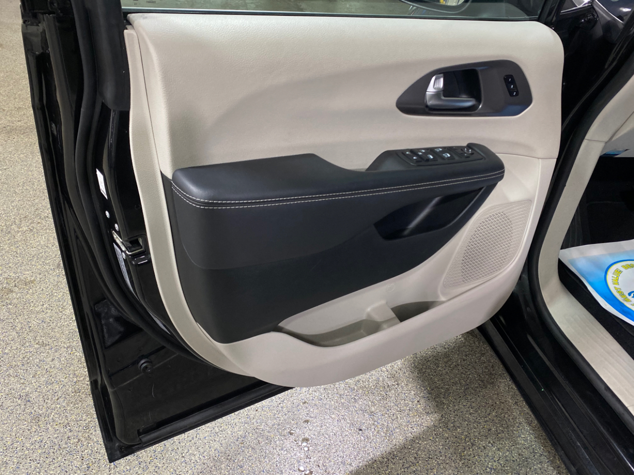 Chrysler Pacifica Touring L 2023