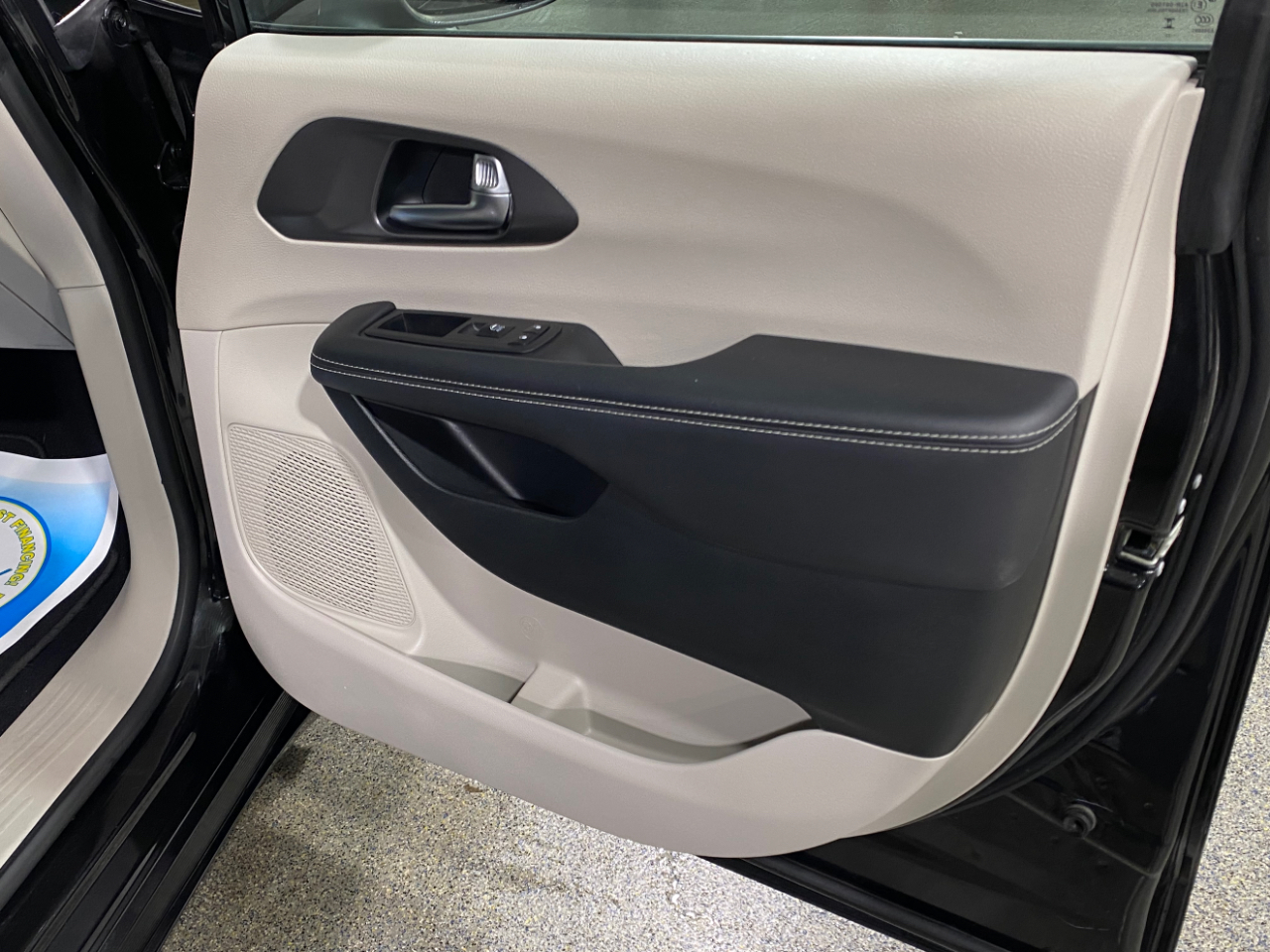 Chrysler Pacifica Touring L 2023