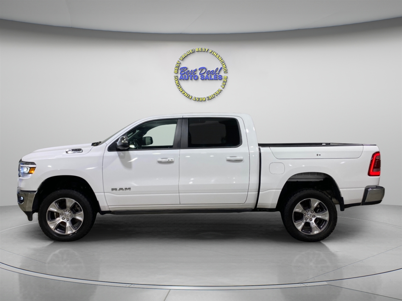 RAM 1500 Laramie Crew Cab SWB 4WD 2023