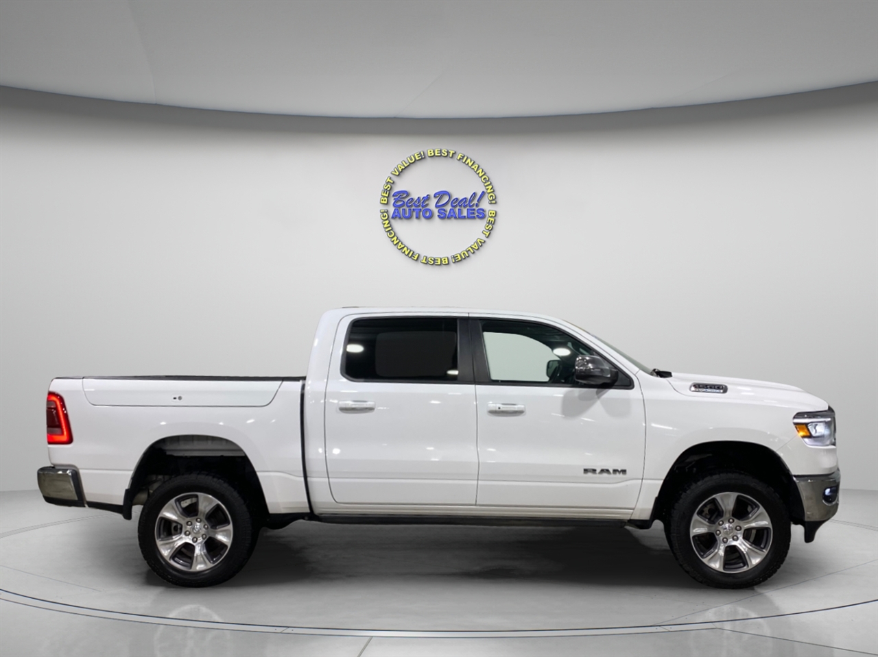 RAM 1500 Laramie Crew Cab SWB 4WD 2023
