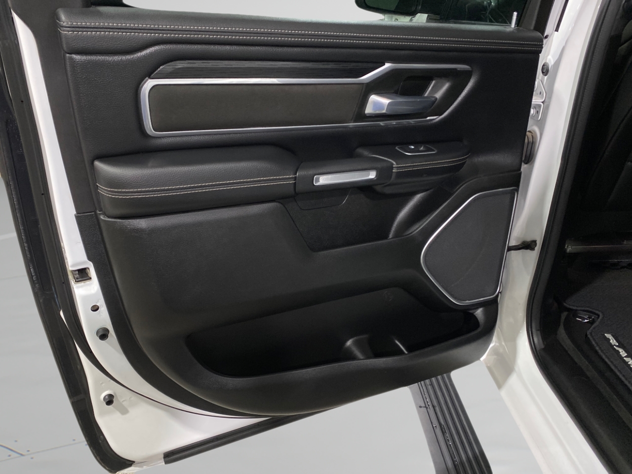 RAM 1500 Laramie Crew Cab SWB 4WD 2023