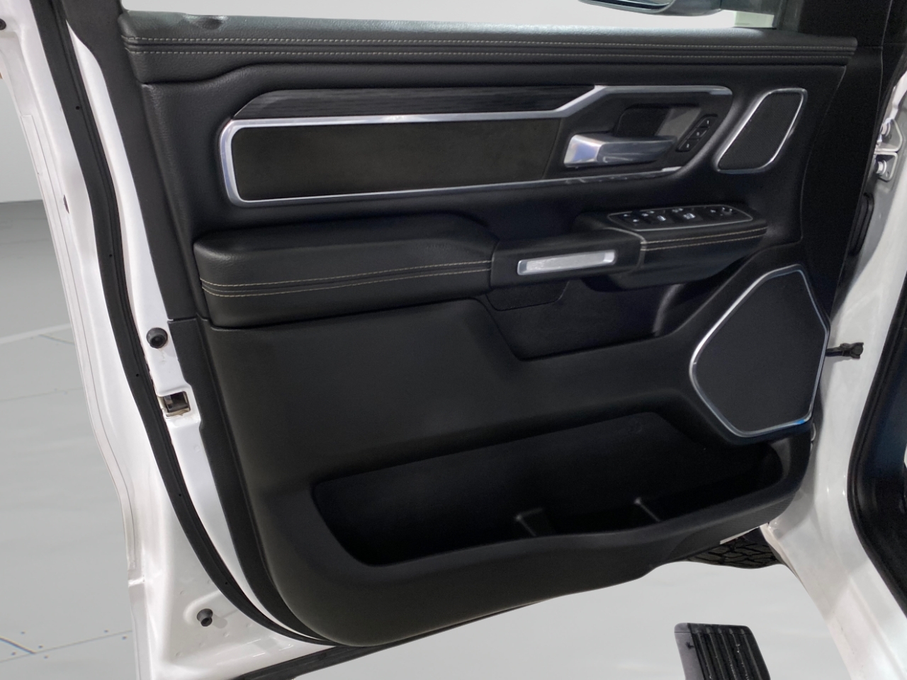 RAM 1500 Laramie Crew Cab SWB 4WD 2023