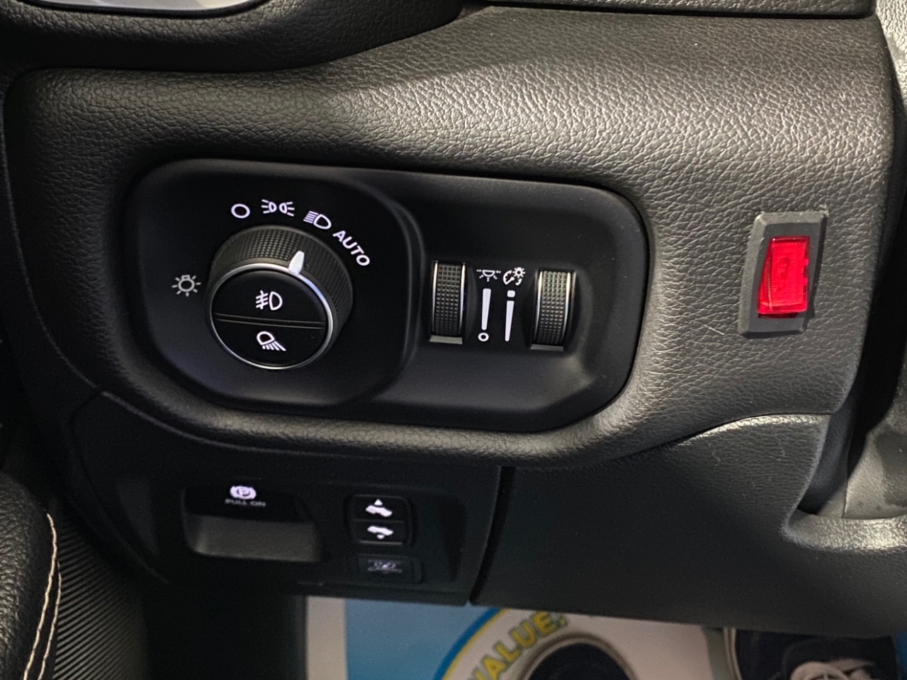 RAM 1500 Laramie Crew Cab SWB 4WD 2023