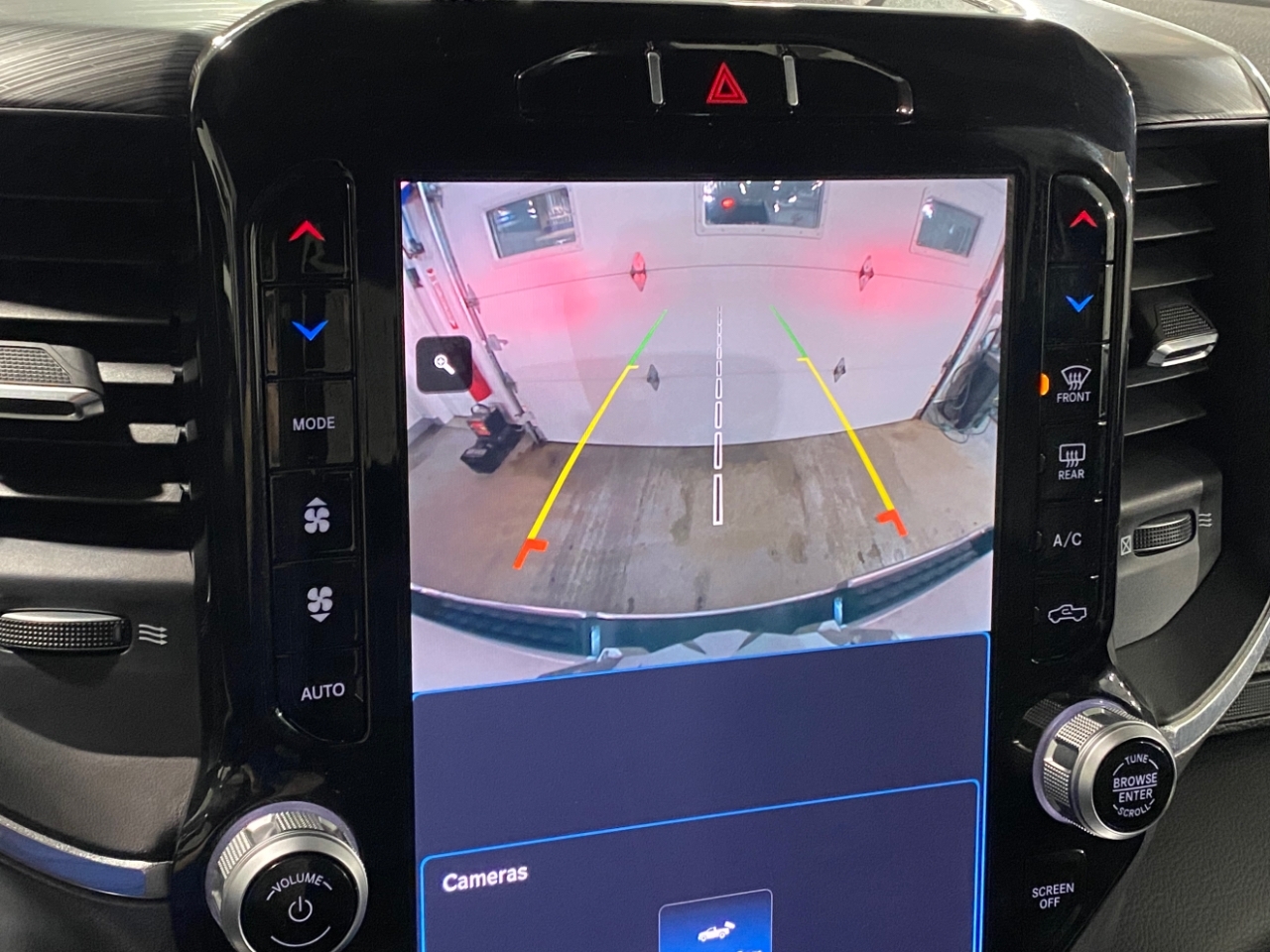 RAM 1500 Laramie Crew Cab SWB 4WD 2023