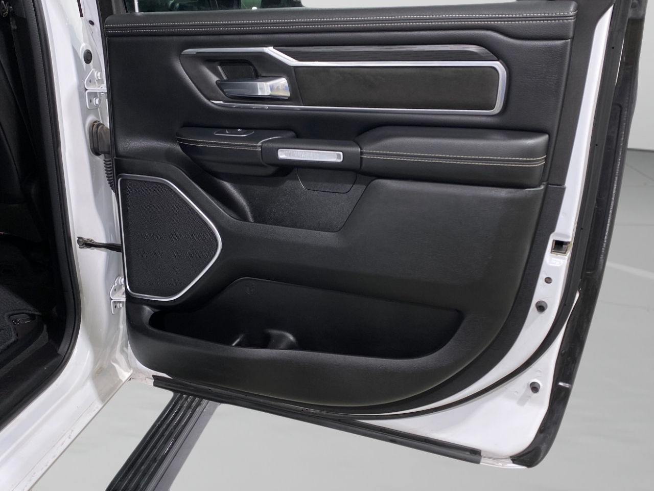 RAM 1500 Laramie Crew Cab SWB 4WD 2023