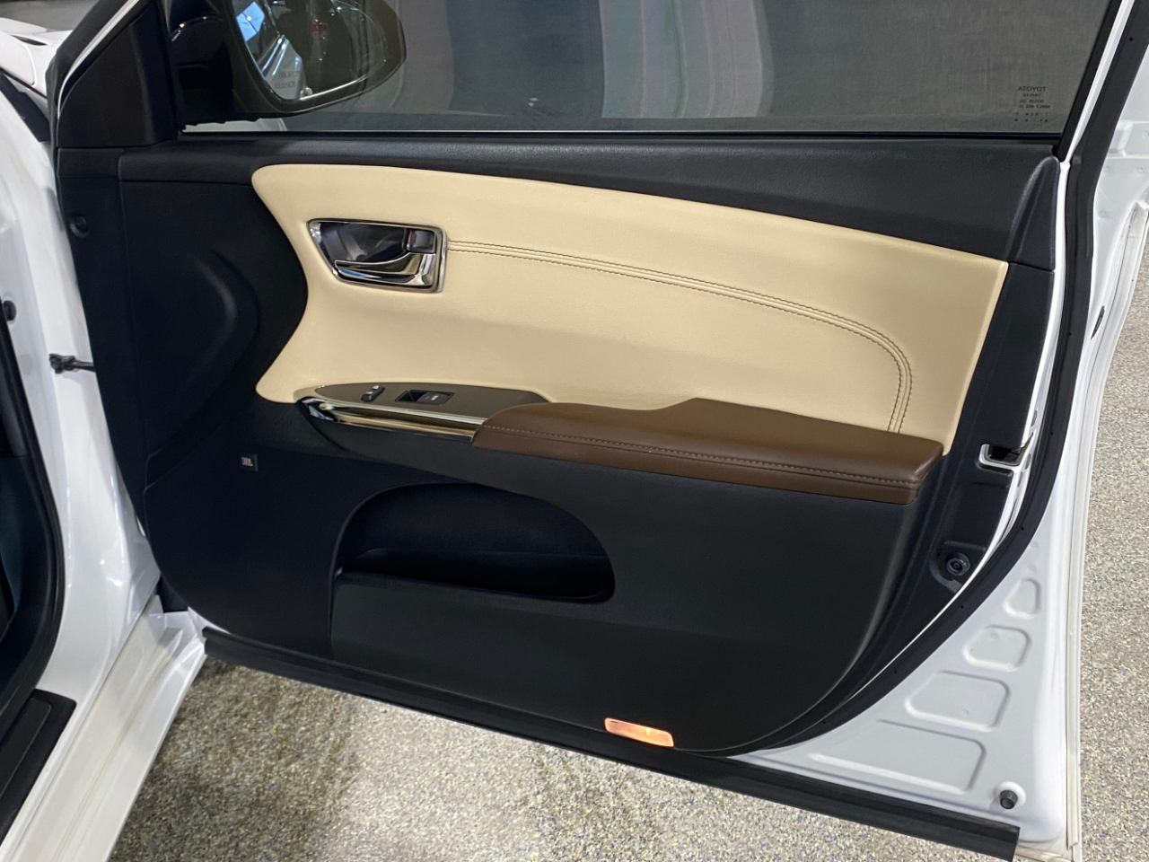 Toyota Avalon XLE 2016