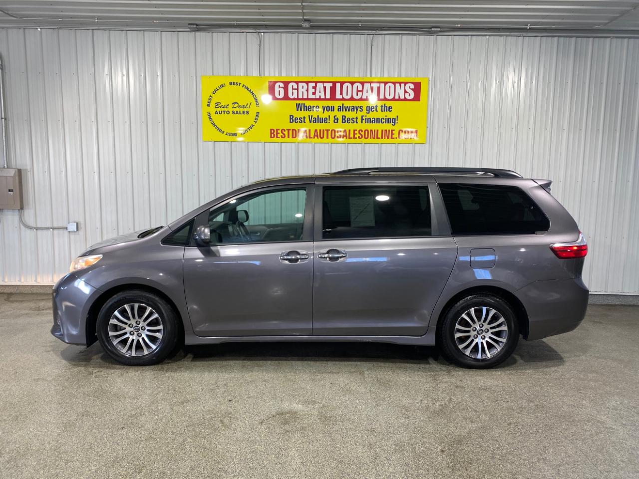 2018 Toyota Sienna XLE 8-Passenger FWD