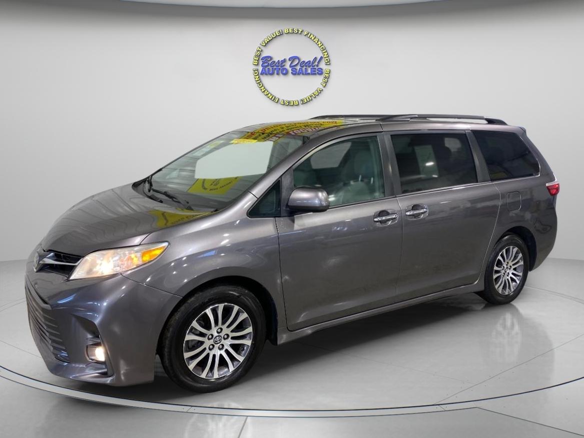 2018 Toyota Sienna XLE 8-Passenger