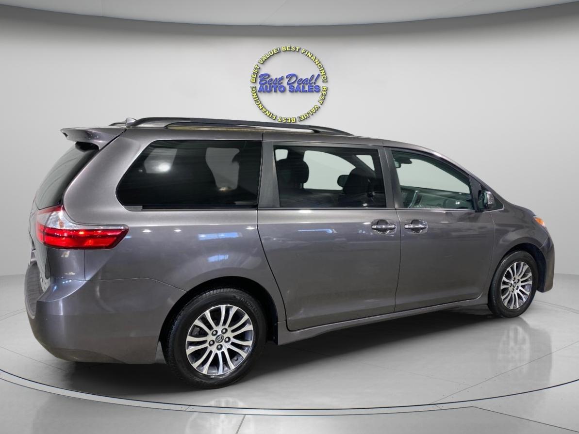Toyota Sienna XLE 8-Passenger 2018