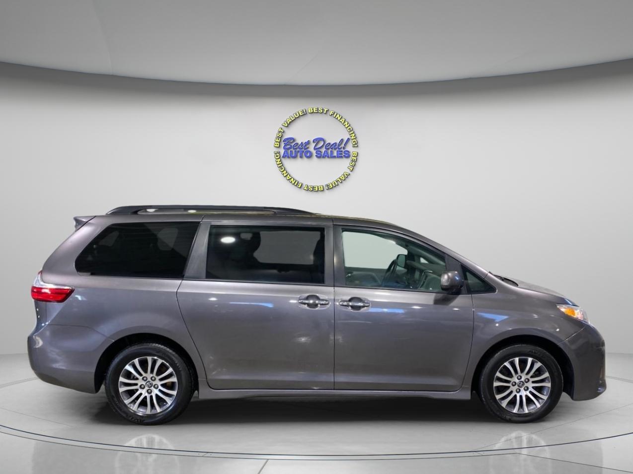 Toyota Sienna XLE 8-Passenger 2018