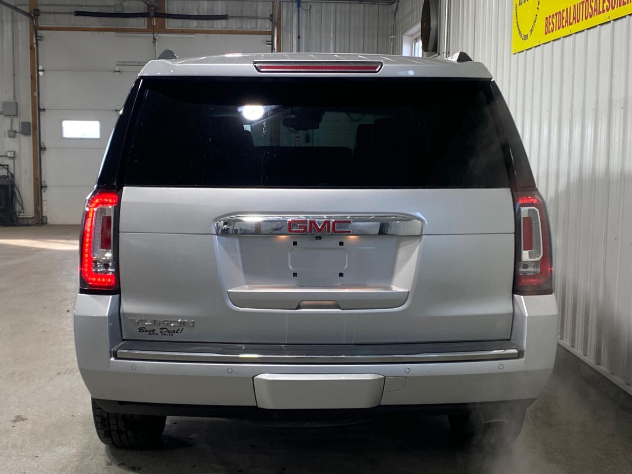 GMC Yukon Denali 4WD 2017