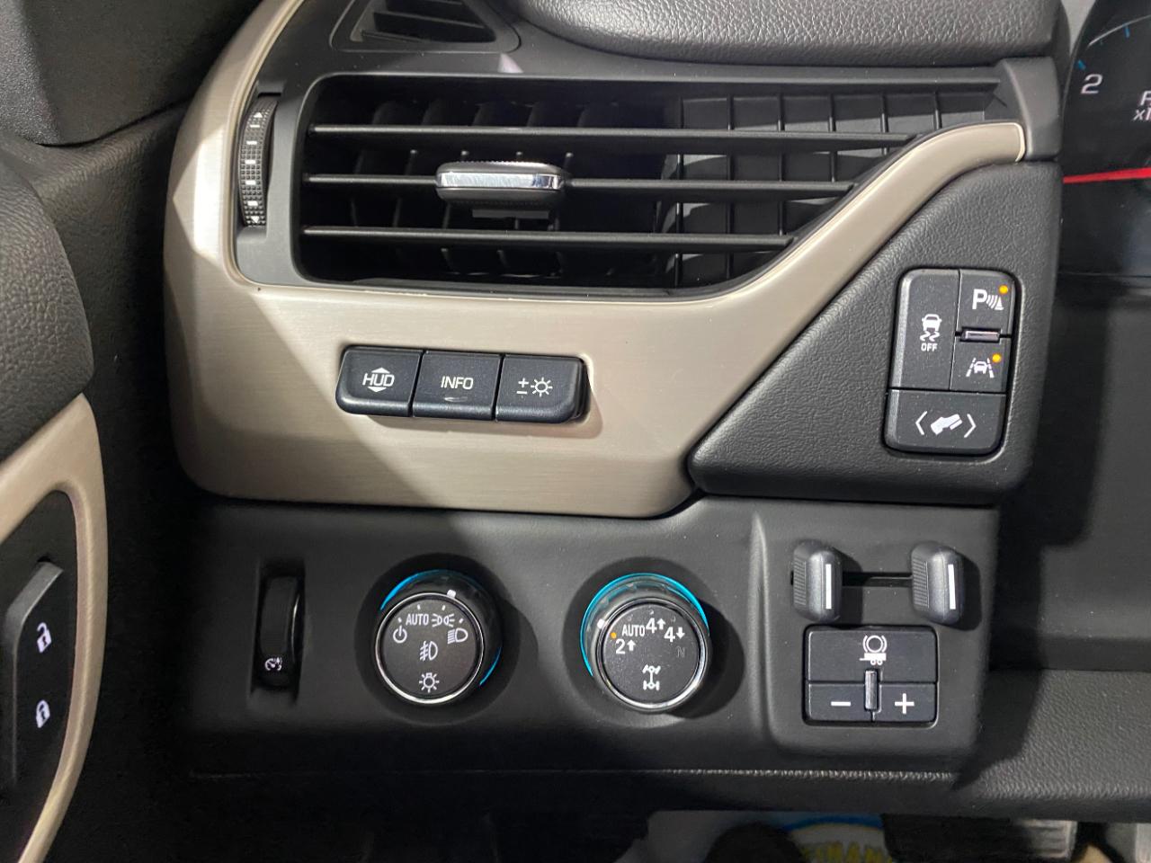 GMC Yukon Denali 4WD 2017