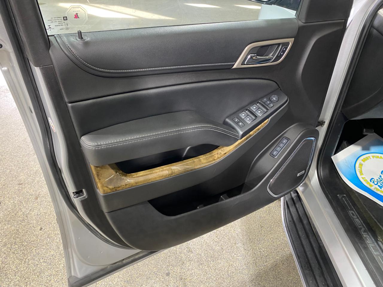 GMC Yukon Denali 4WD 2017