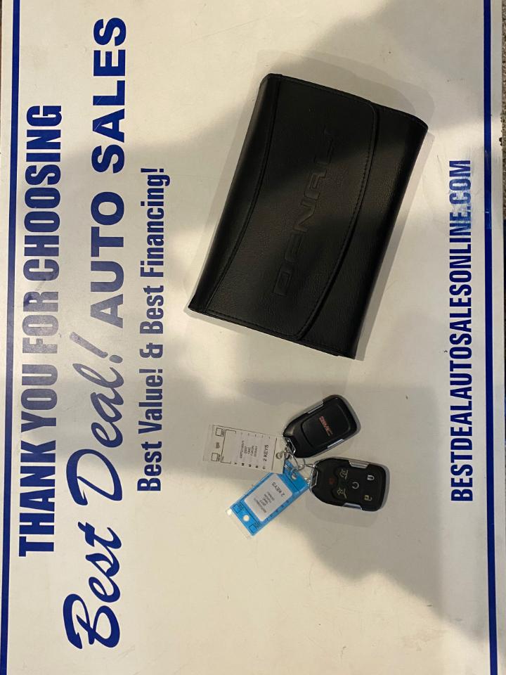 GMC Yukon Denali 4WD 2017