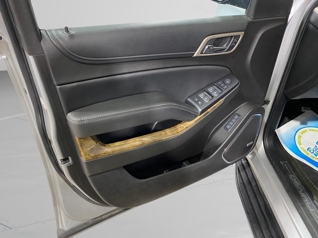 GMC Yukon Denali 4WD 2017