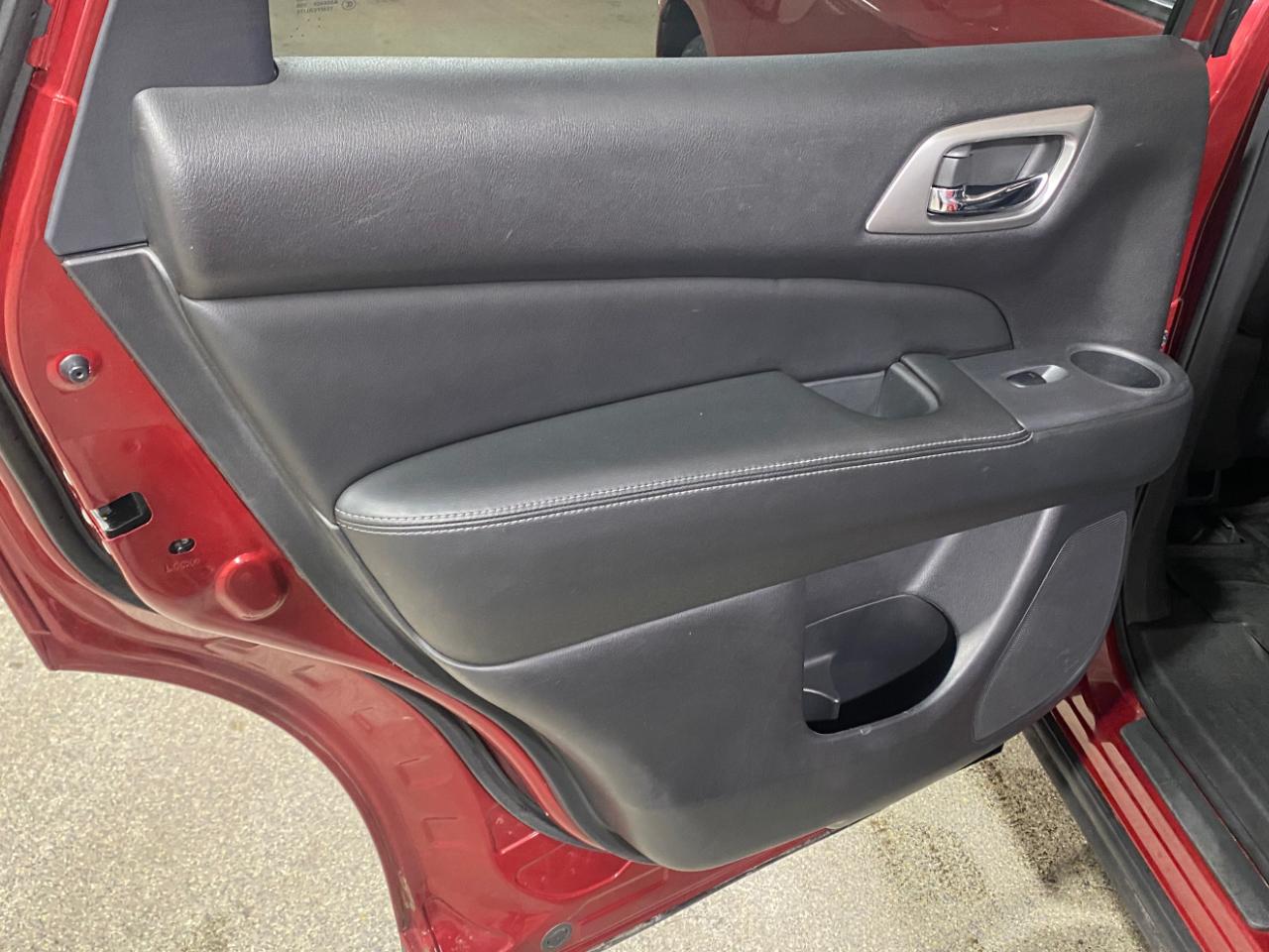 Nissan Pathfinder Platinum 4WD 2017