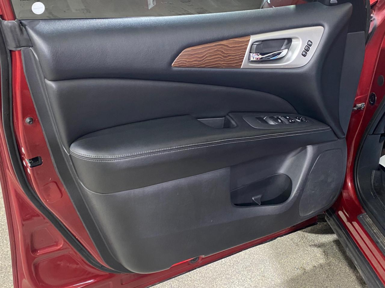 Nissan Pathfinder Platinum 4WD 2017