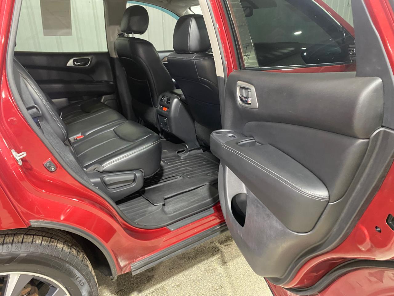 Nissan Pathfinder Platinum 4WD 2017