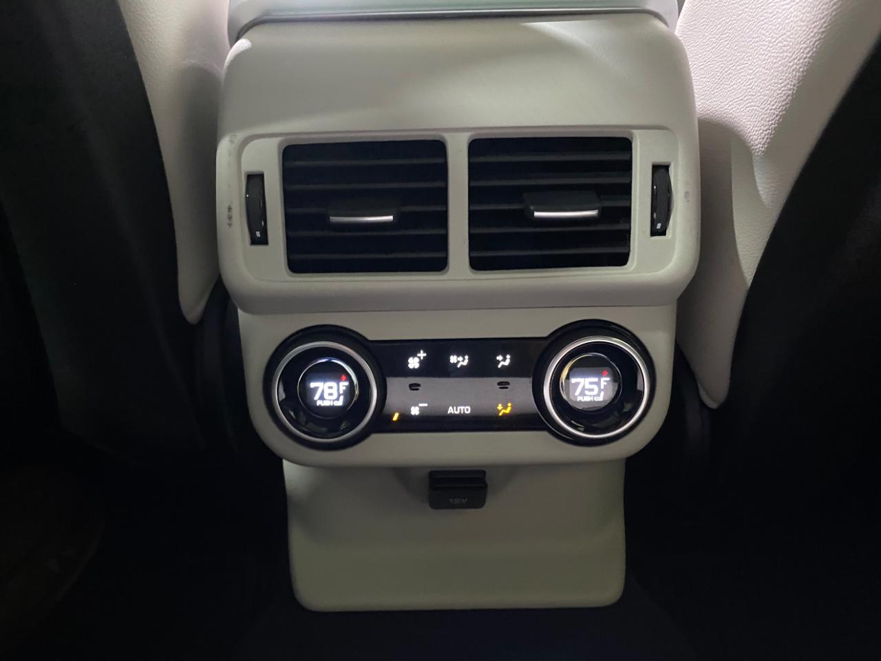 Land Rover Range Rover Velar R-Dynamic SE 2018