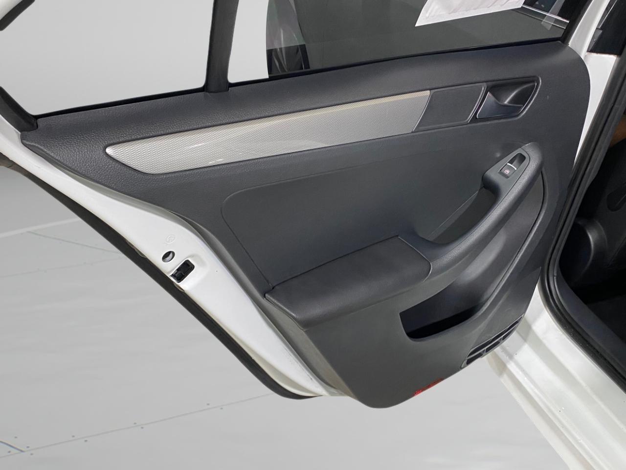 Volkswagen Jetta SE 6A 2015