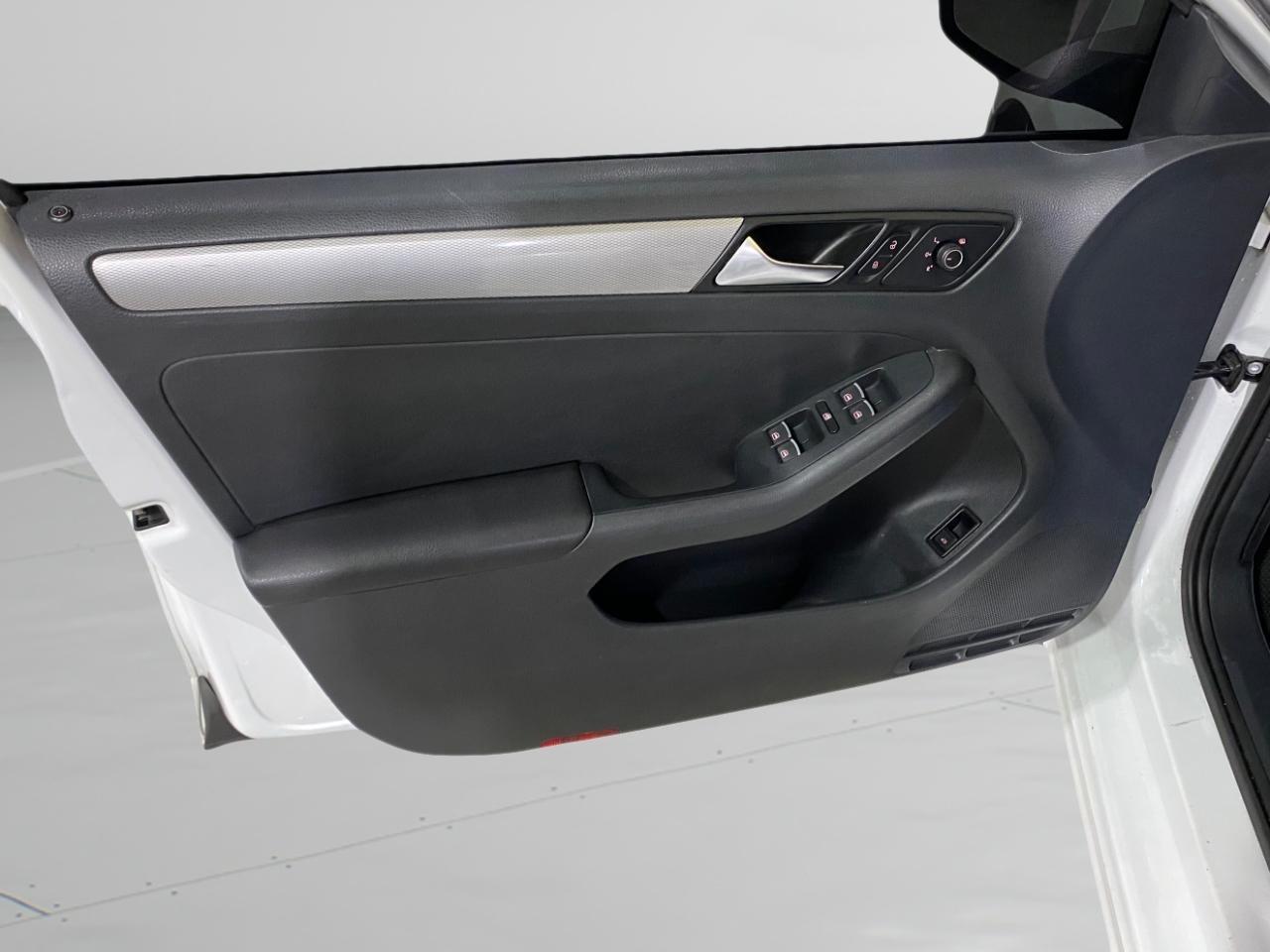 Volkswagen Jetta SE 6A 2015