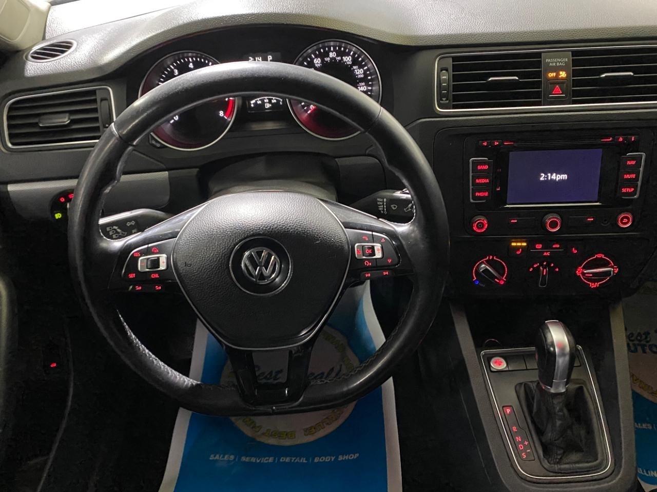 Volkswagen Jetta SE 6A 2015