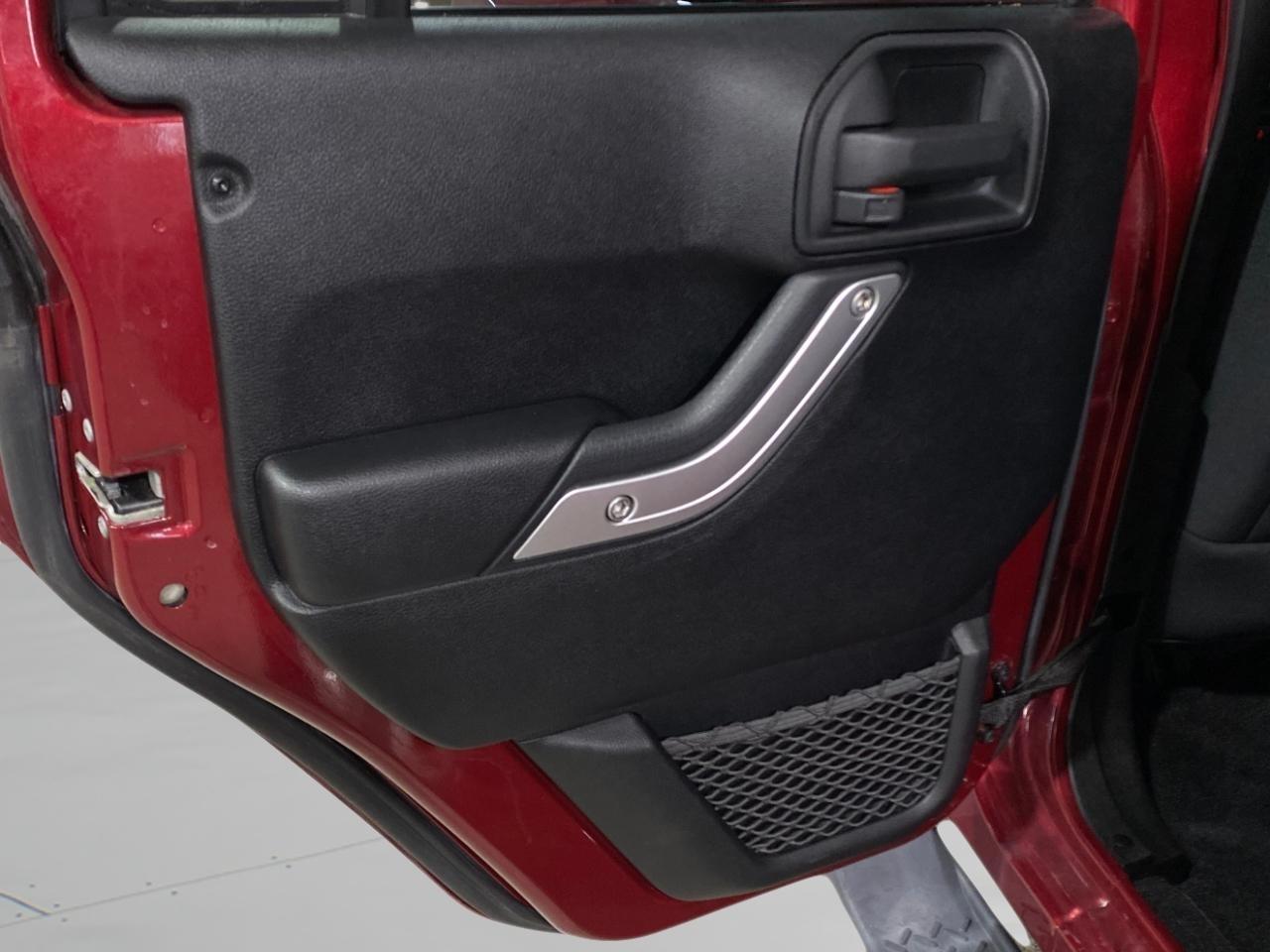 Jeep Wrangler Unlimited Sahara 4WD 2011