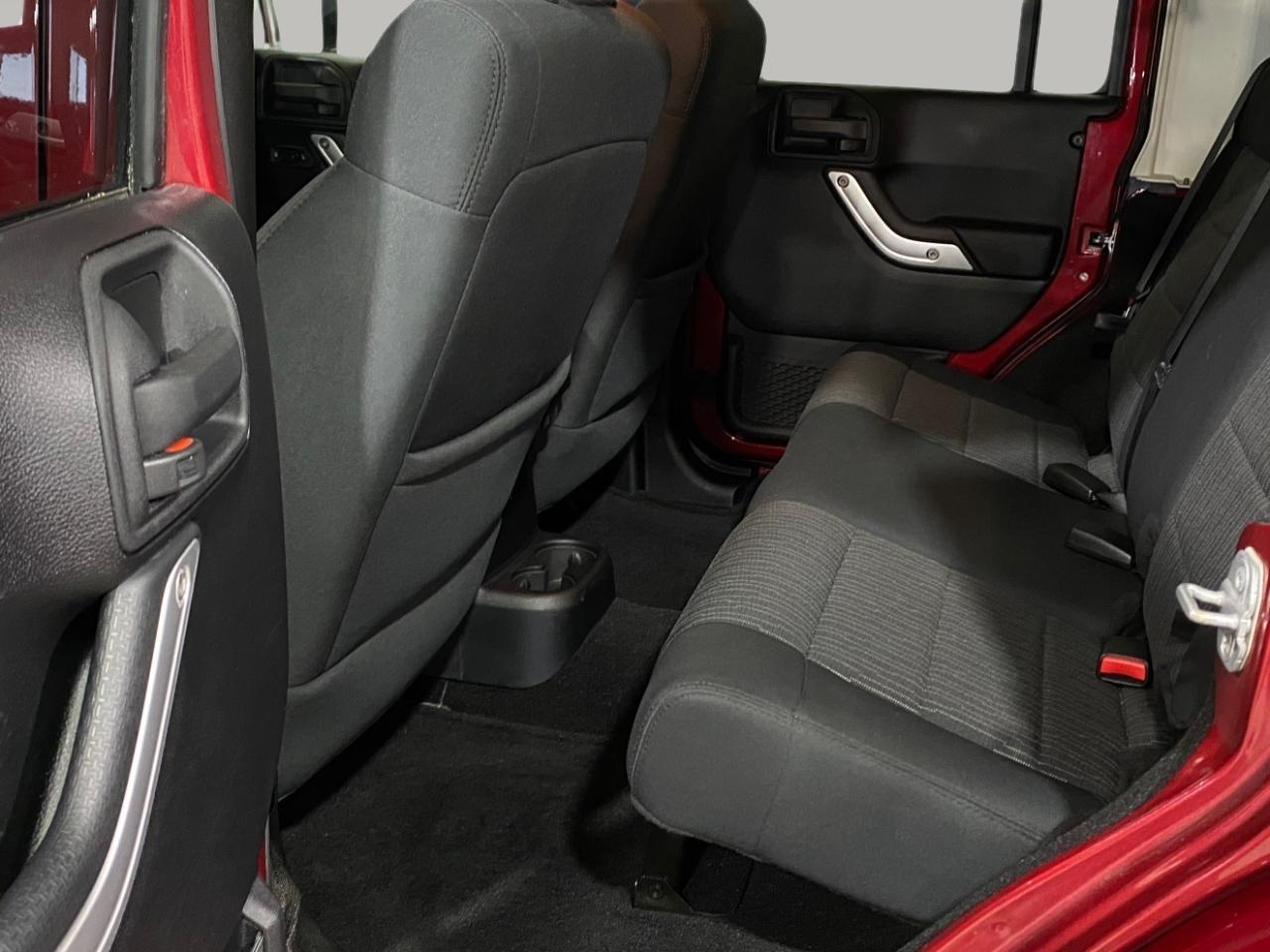 Jeep Wrangler Unlimited Sahara 4WD 2011