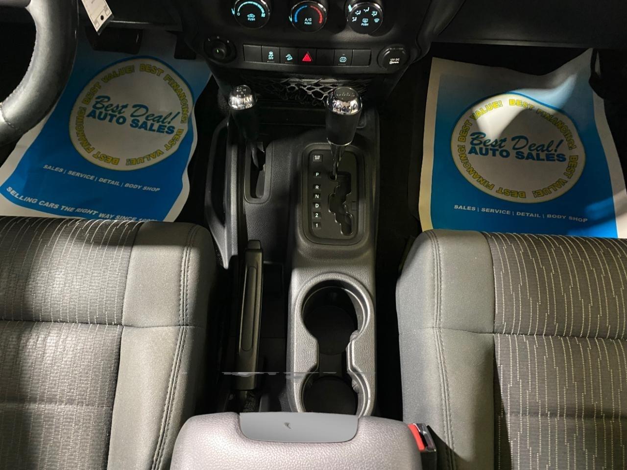 Jeep Wrangler Unlimited Sahara 4WD 2011