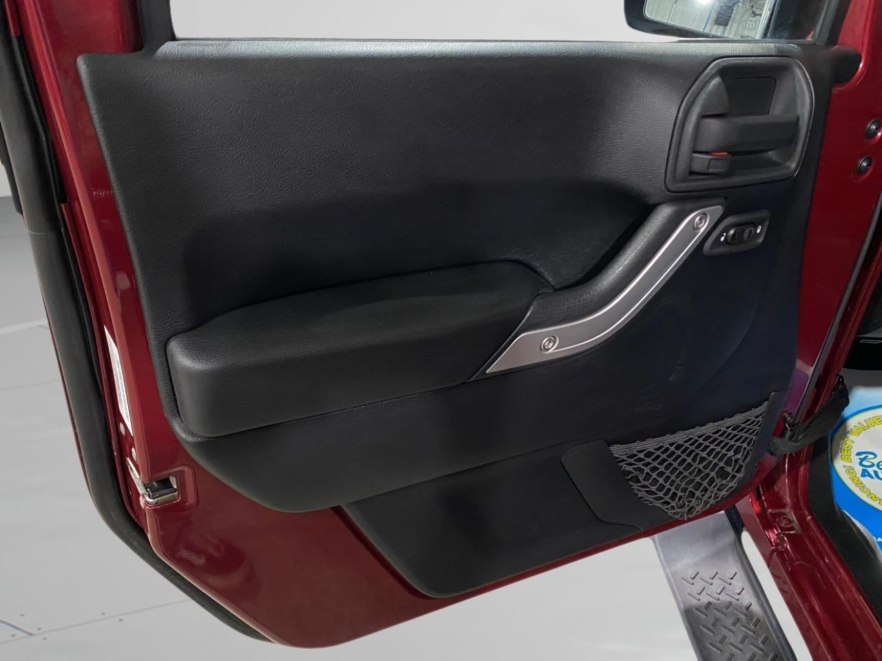 Jeep Wrangler Unlimited Sahara 4WD 2011