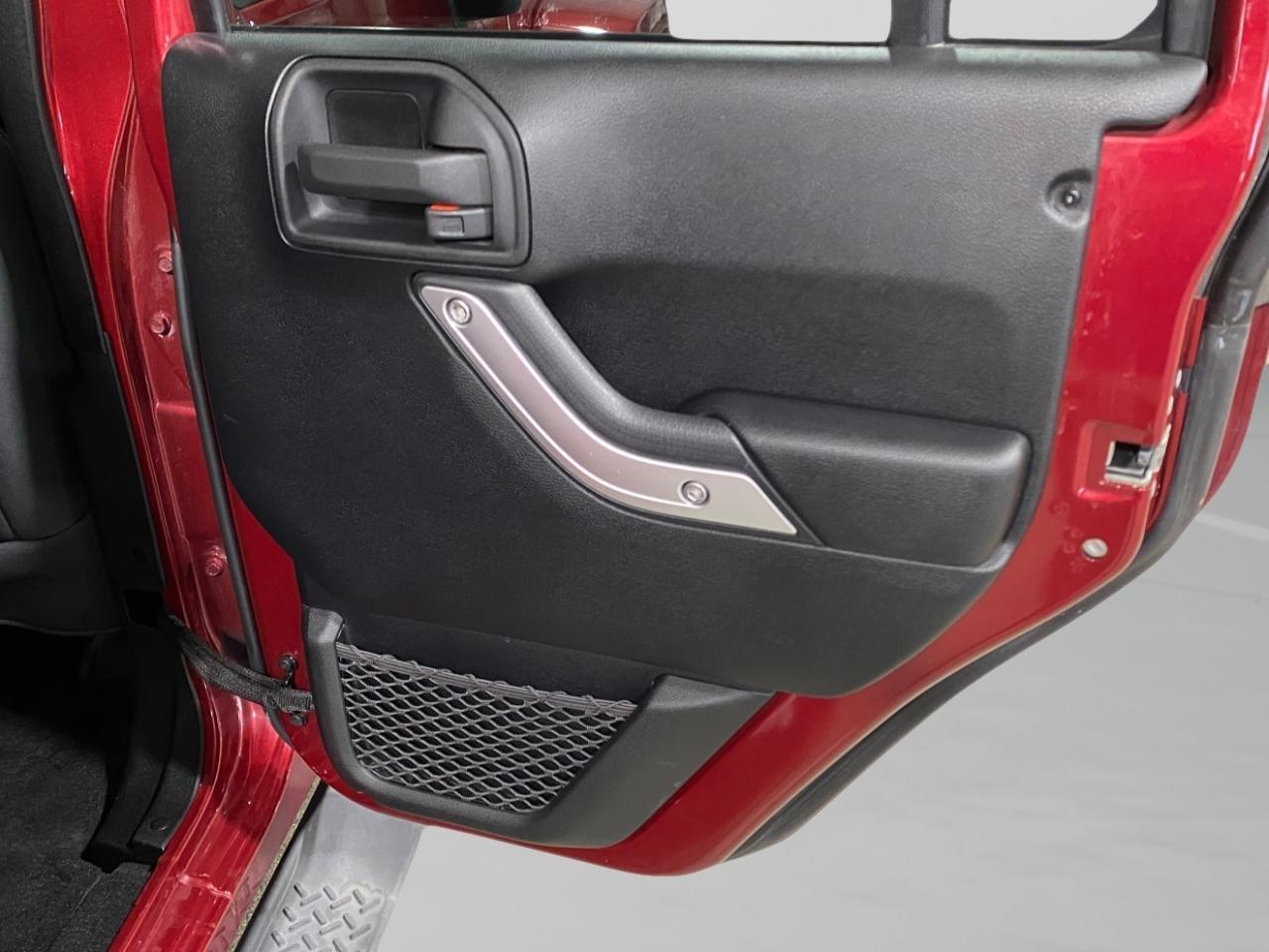 Jeep Wrangler Unlimited Sahara 4WD 2011