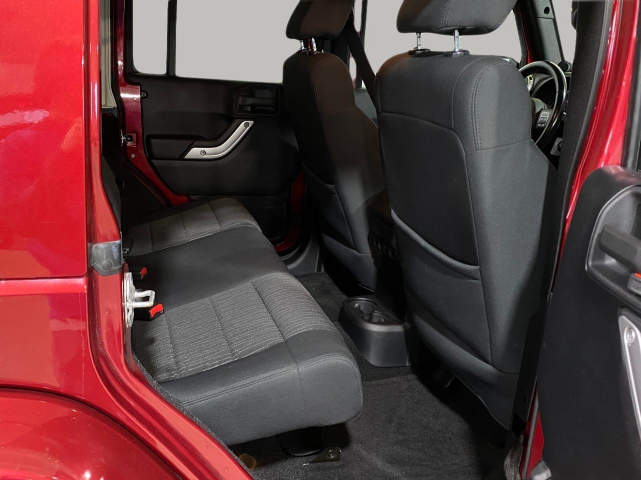 Jeep Wrangler Unlimited Sahara 4WD 2011