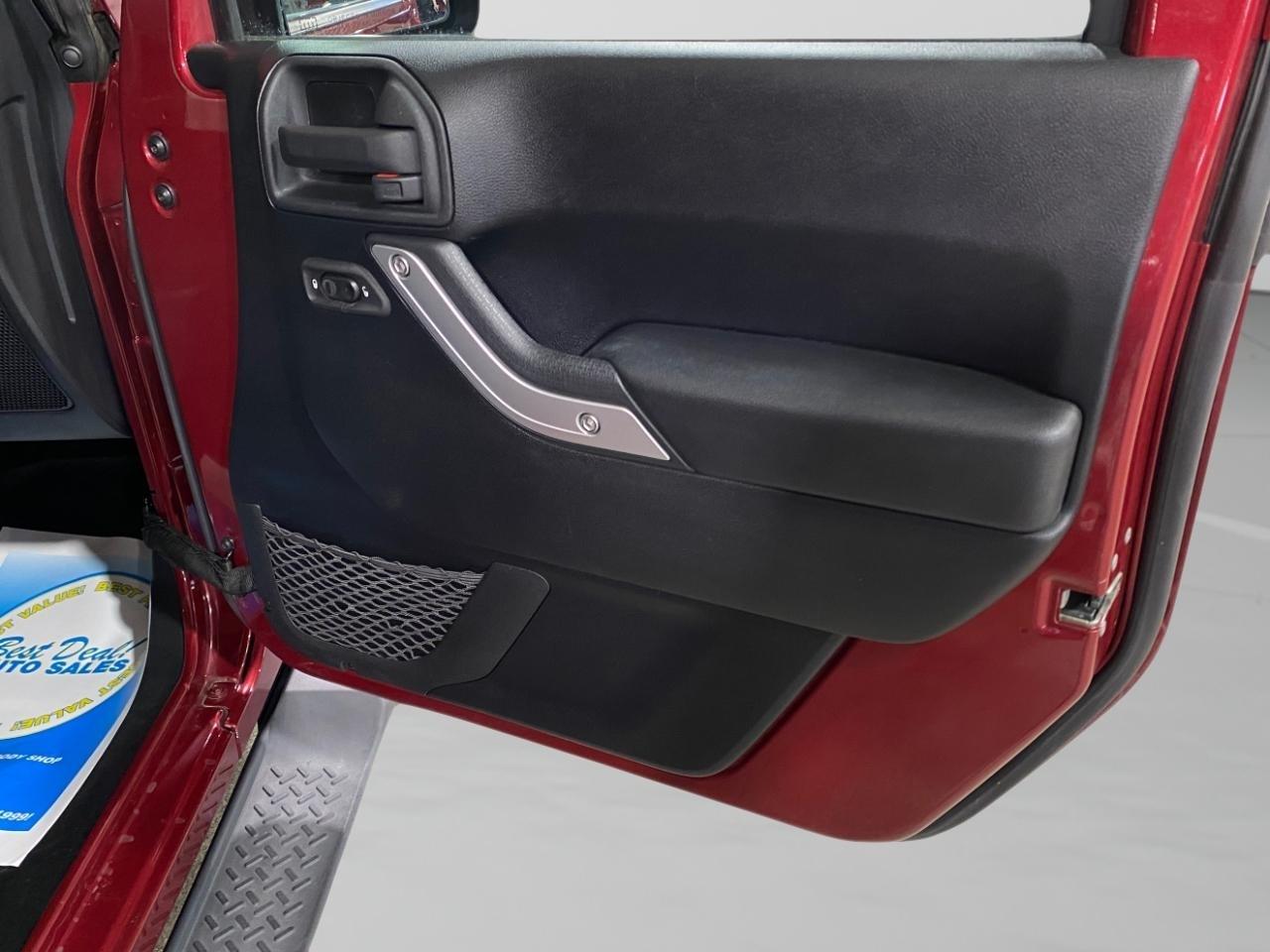 Jeep Wrangler Unlimited Sahara 4WD 2011