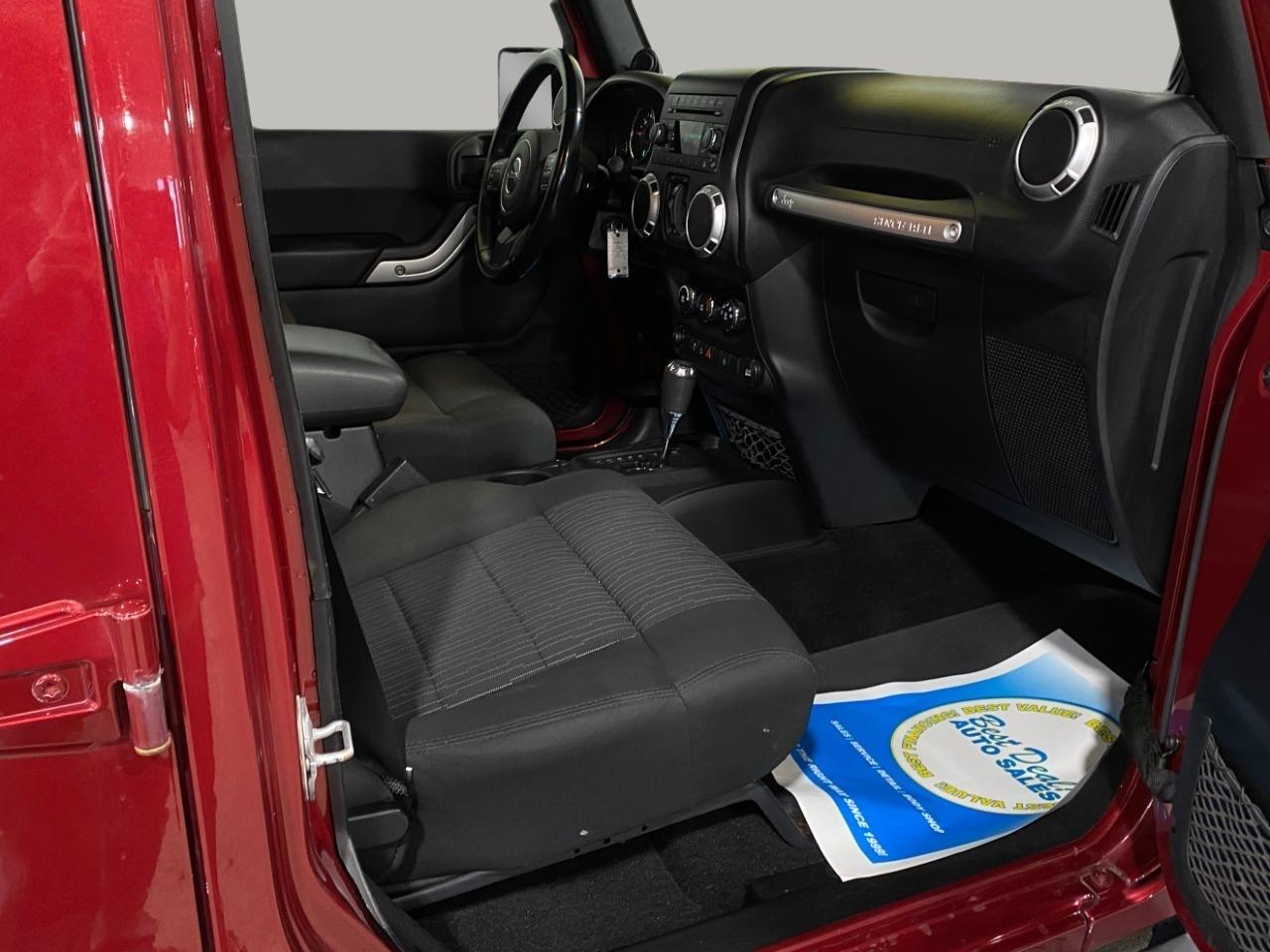 Jeep Wrangler Unlimited Sahara 4WD 2011