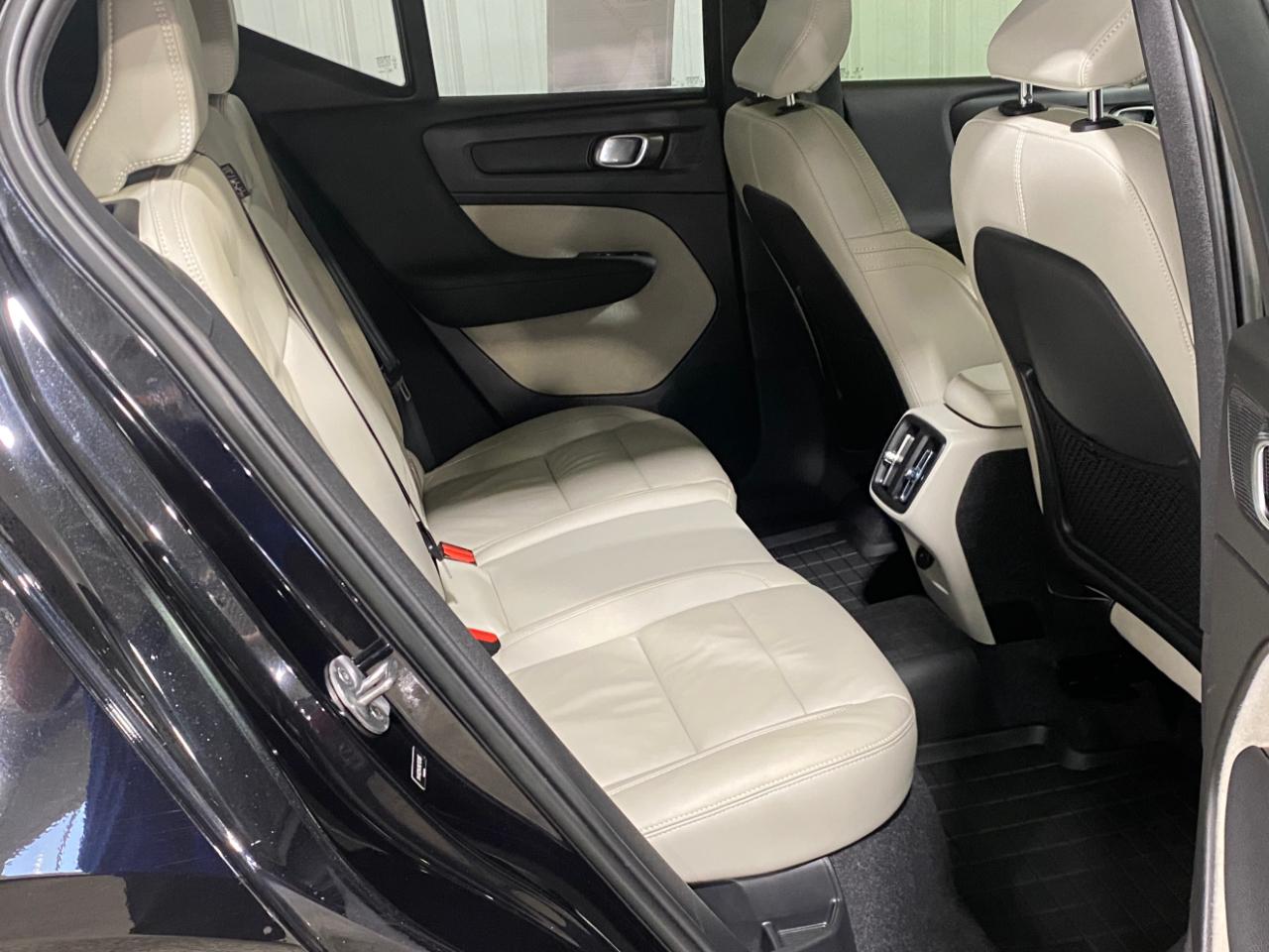 Volvo XC40 T5 Momentum AWD 2022