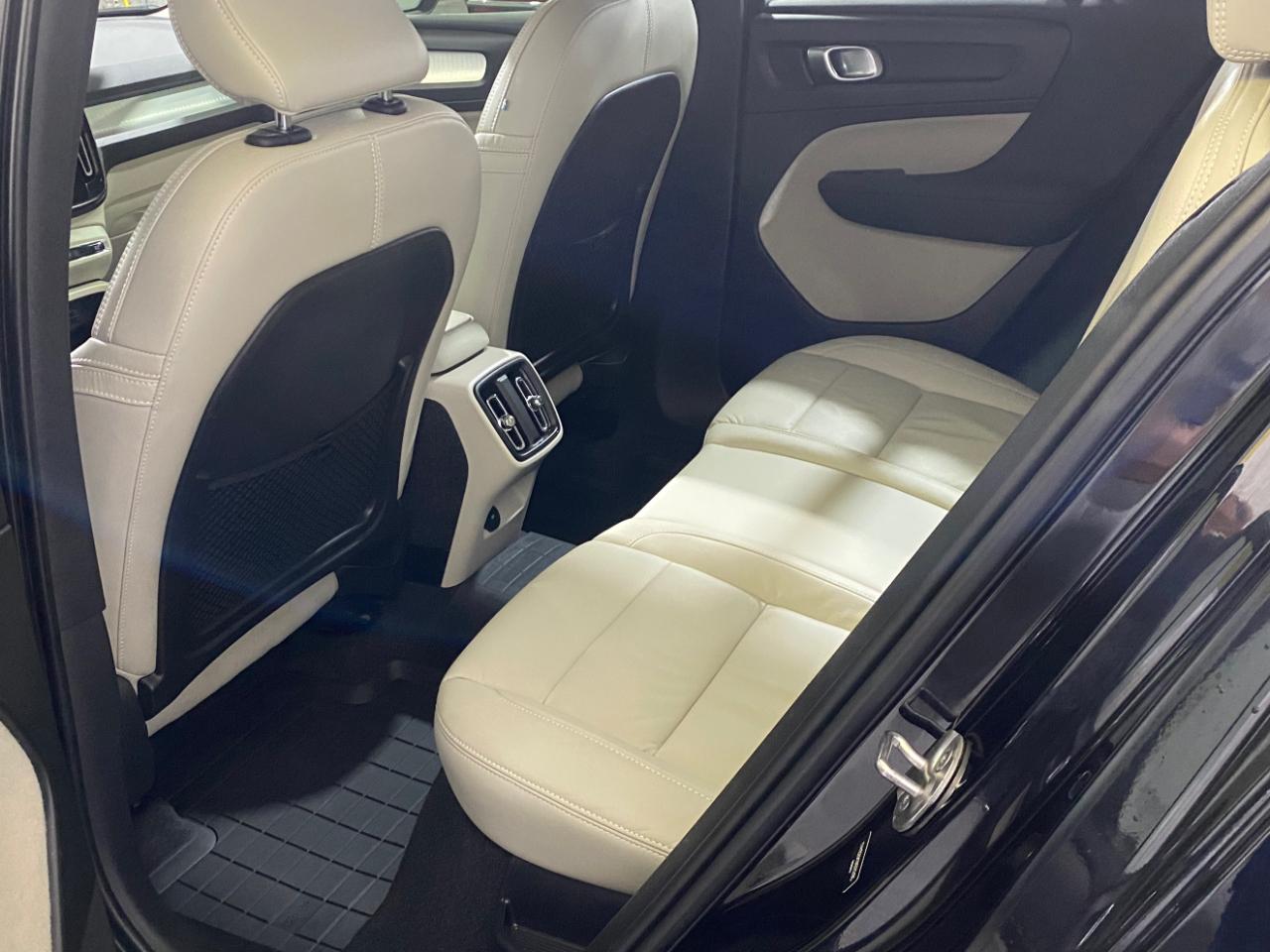 Volvo XC40 T5 Momentum AWD 2022