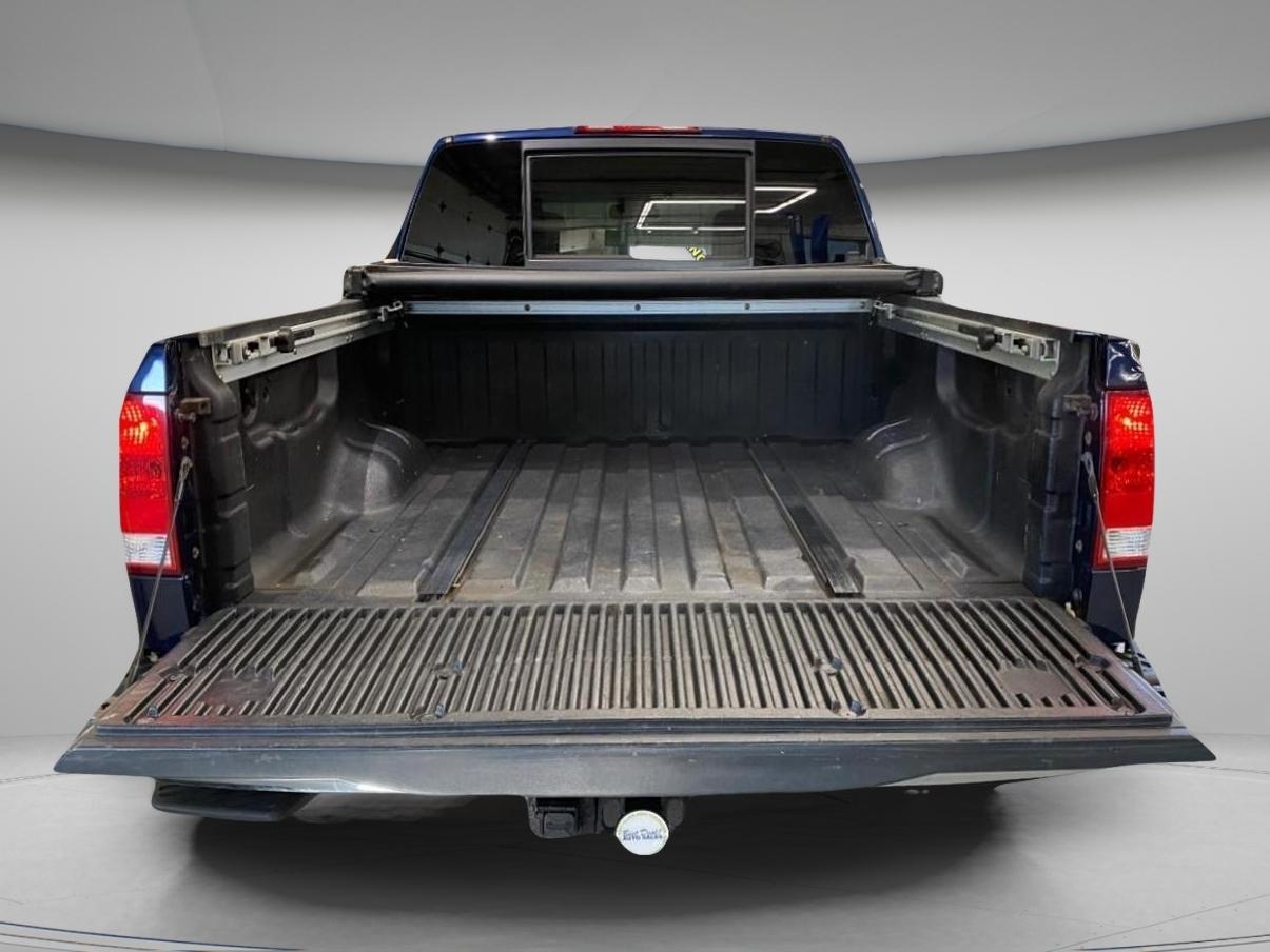 Nissan Titan SV Crew Cab 4WD 2012