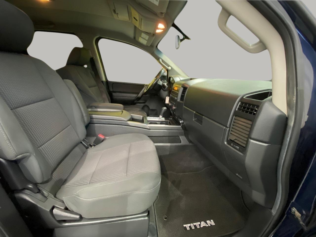 Nissan Titan SV Crew Cab 4WD 2012