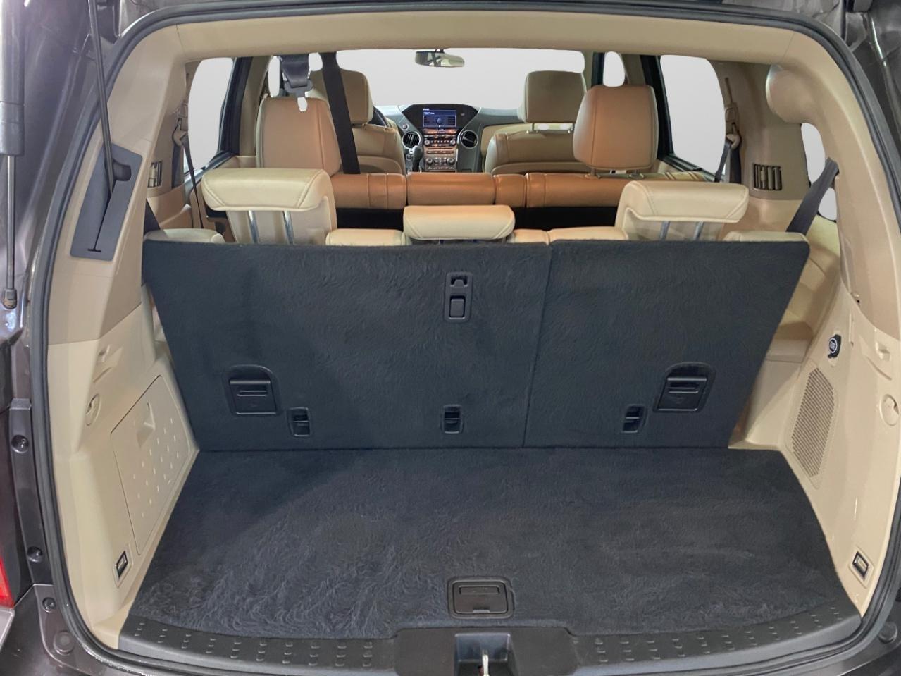 Honda Pilot Touring 4WD 5-Spd AT with DVD 2015