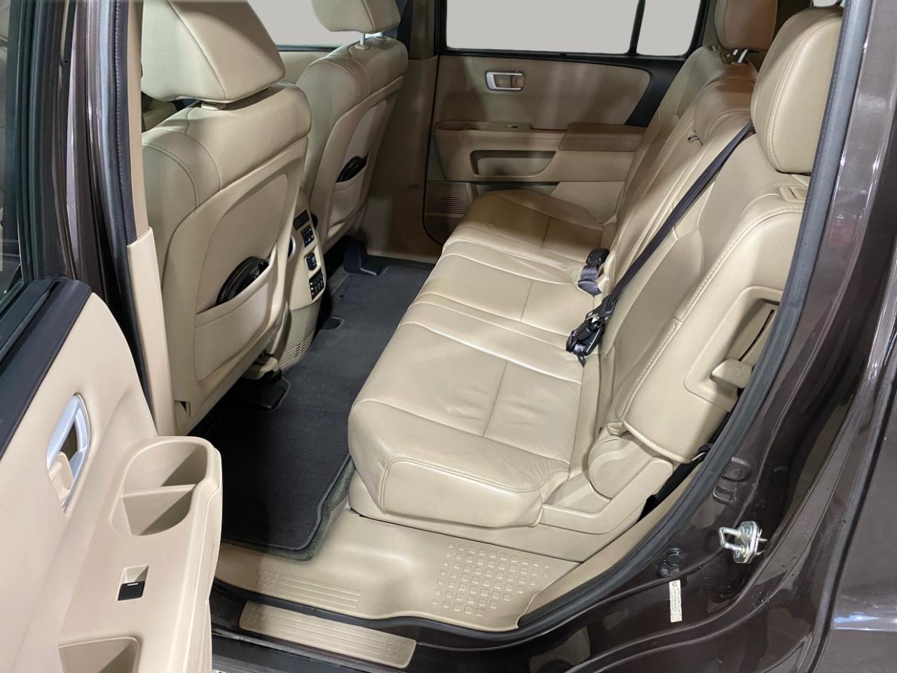 Honda Pilot Touring 4WD 5-Spd AT with DVD 2015