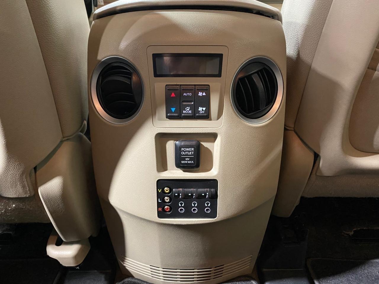 Honda Pilot Touring 4WD 5-Spd AT with DVD 2015