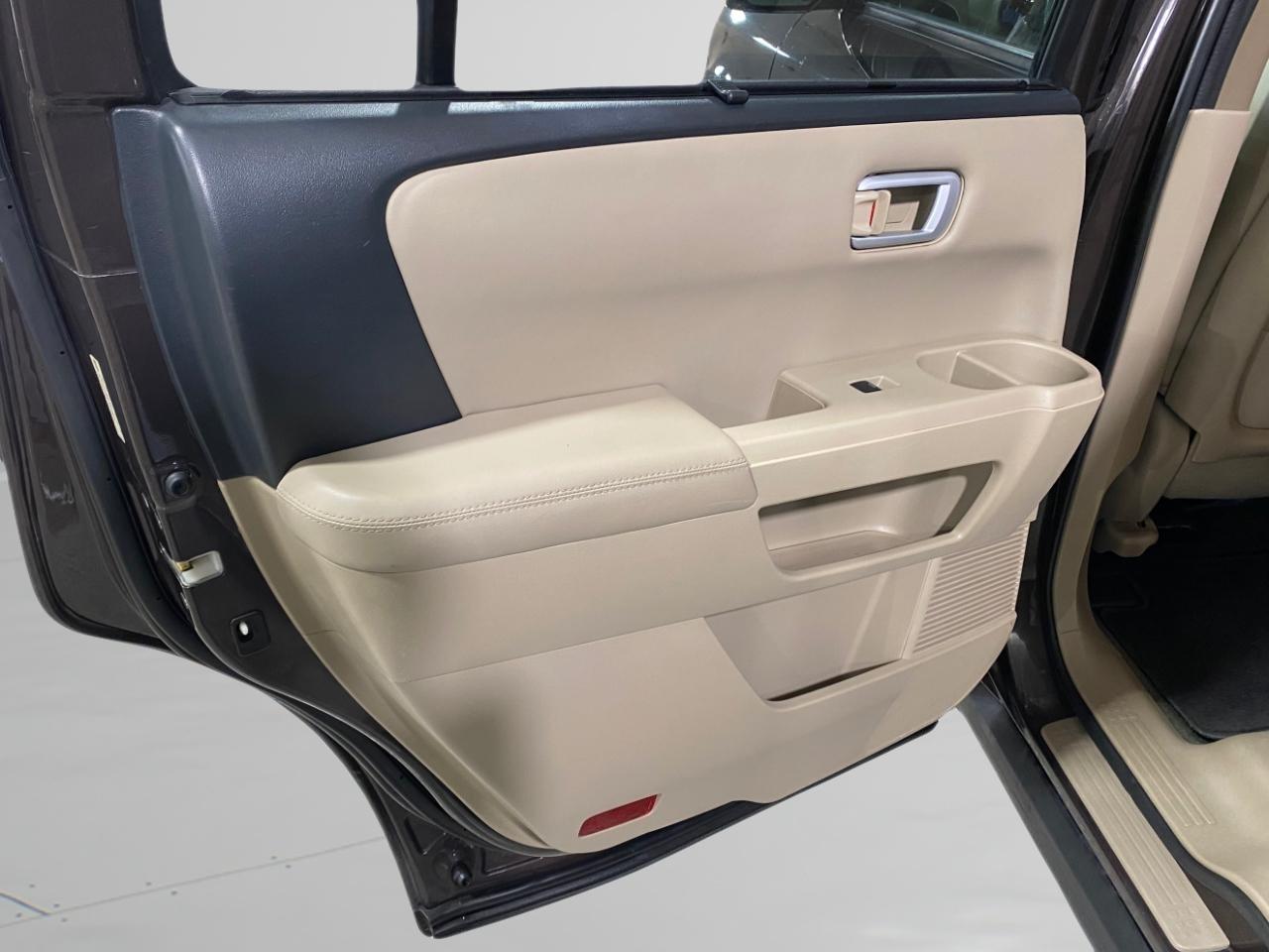 Honda Pilot Touring 4WD 5-Spd AT with DVD 2015