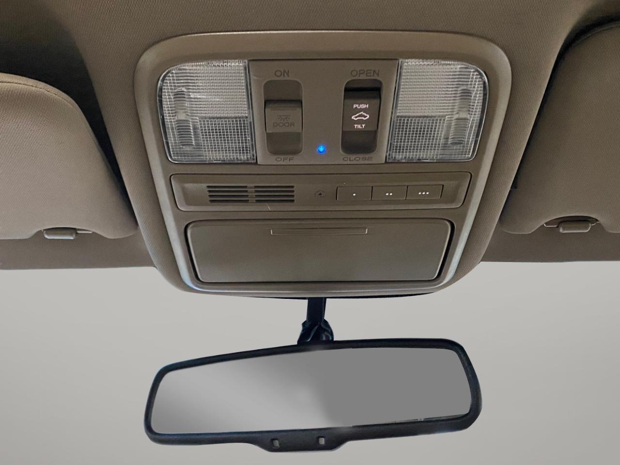 Honda Pilot Touring 4WD 5-Spd AT with DVD 2015