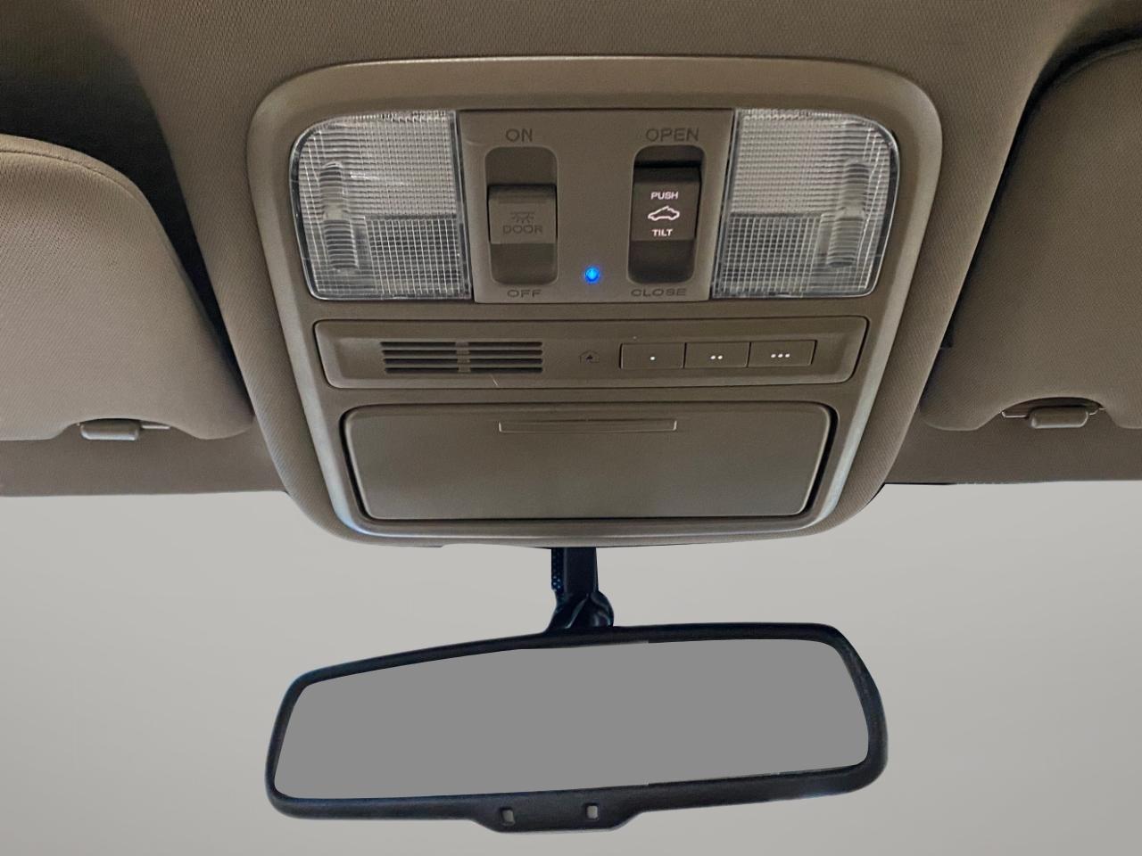 Honda Pilot Touring 4WD 5-Spd AT with DVD 2015