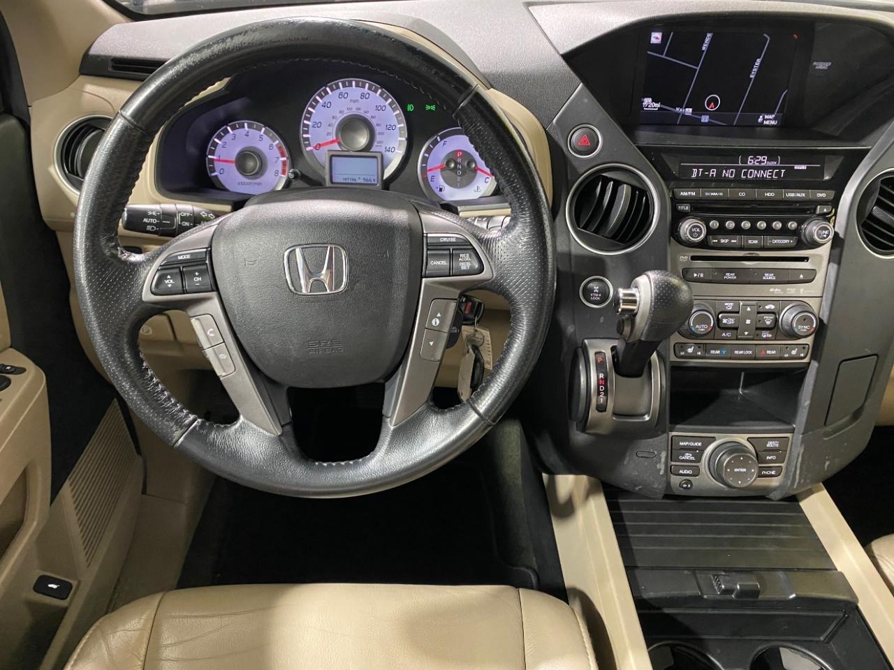 Honda Pilot Touring 4WD 5-Spd AT with DVD 2015