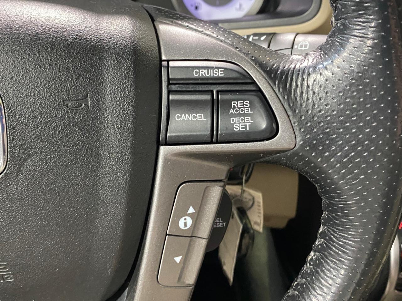 Honda Pilot Touring 4WD 5-Spd AT with DVD 2015