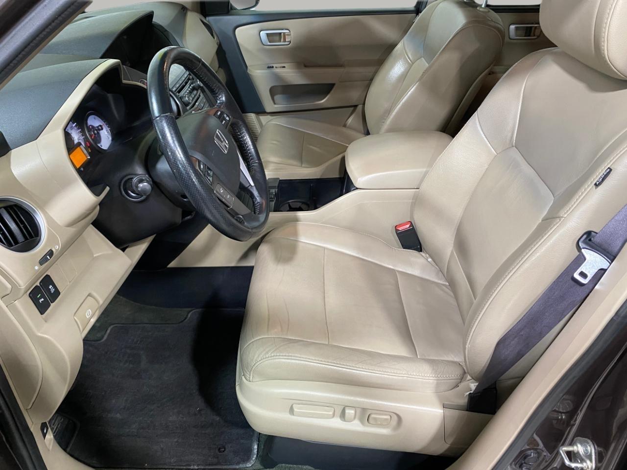 Honda Pilot Touring 4WD 5-Spd AT with DVD 2015