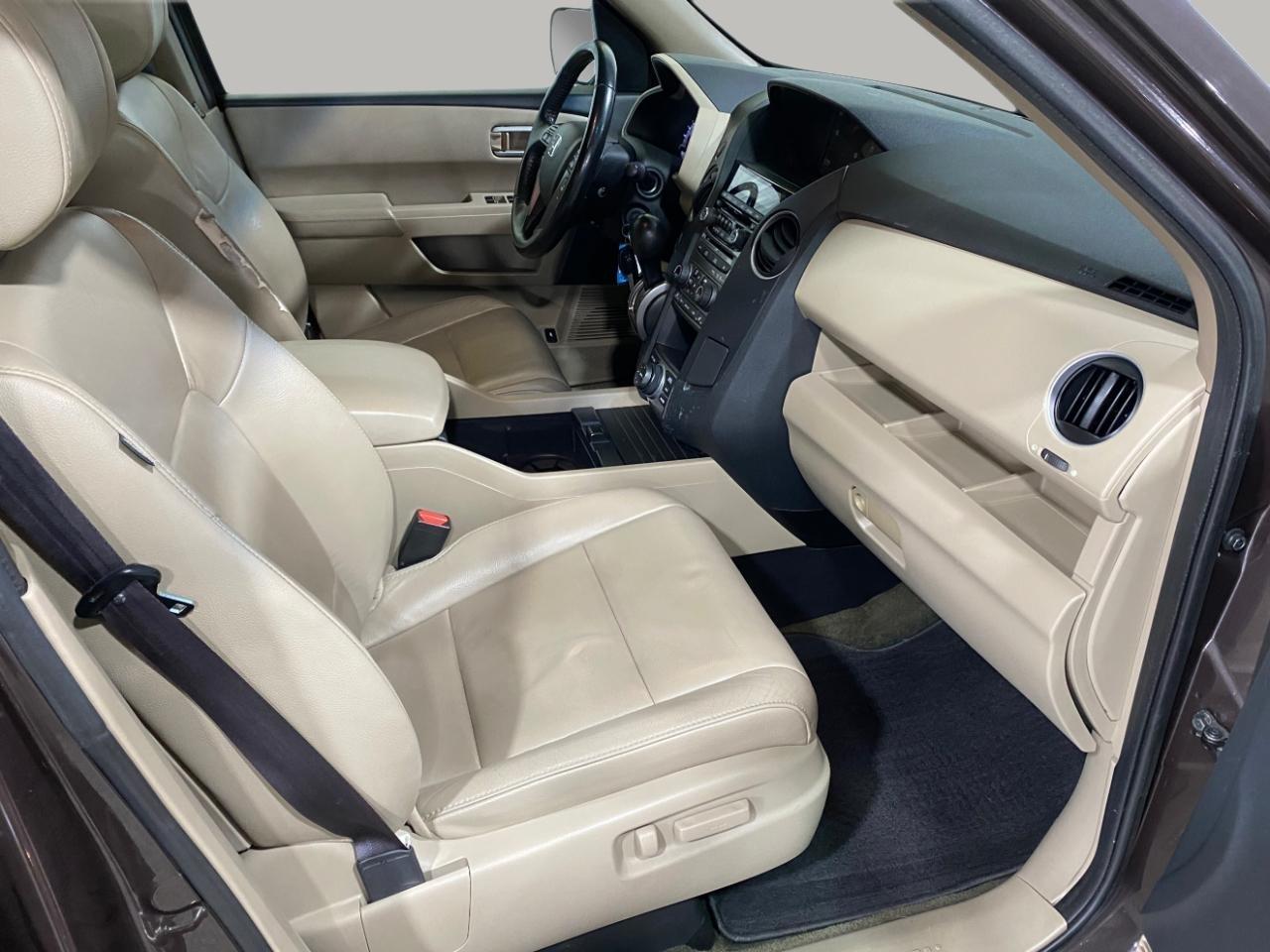 Honda Pilot Touring 4WD 5-Spd AT with DVD 2015