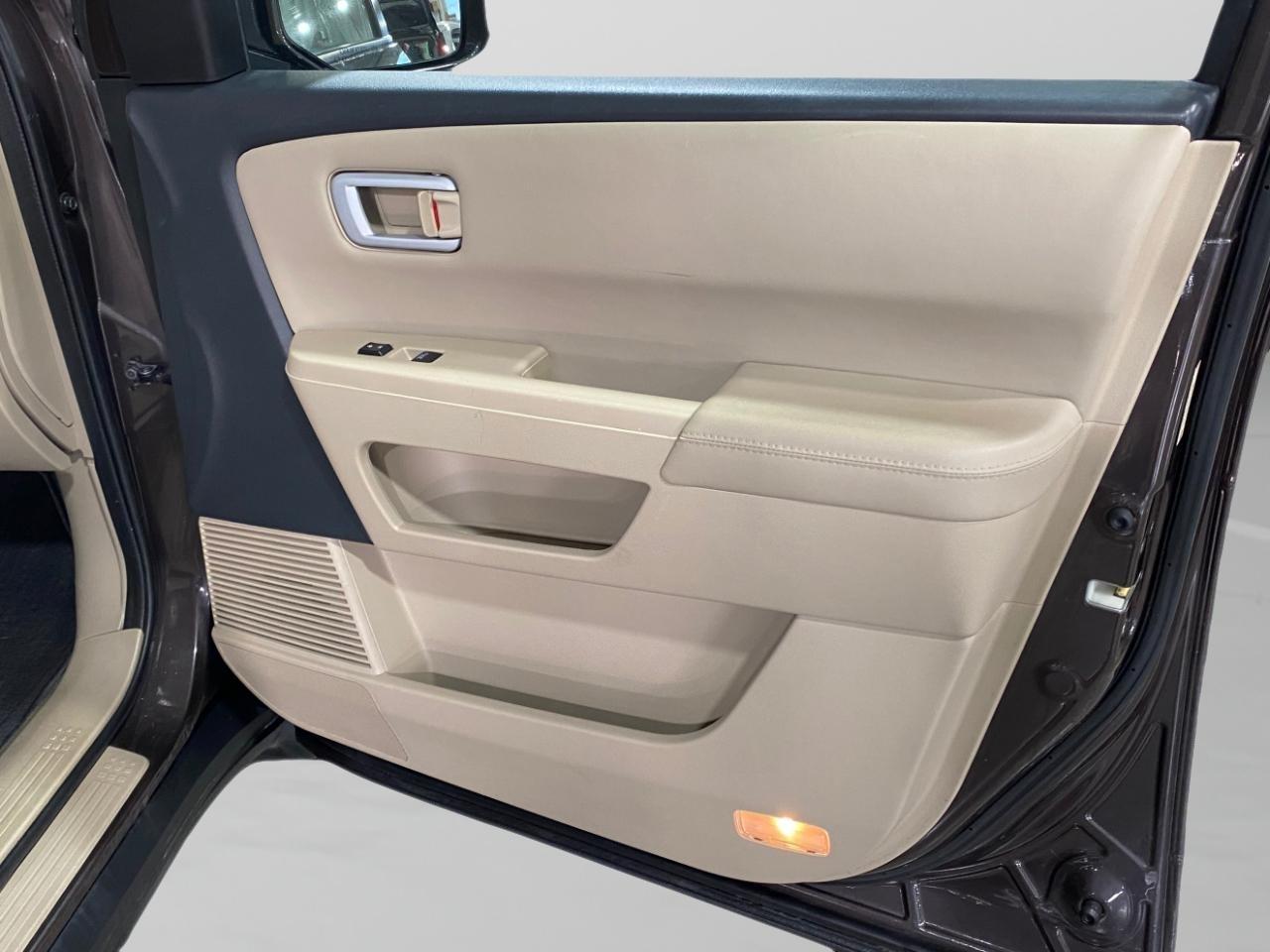 Honda Pilot Touring 4WD 5-Spd AT with DVD 2015
