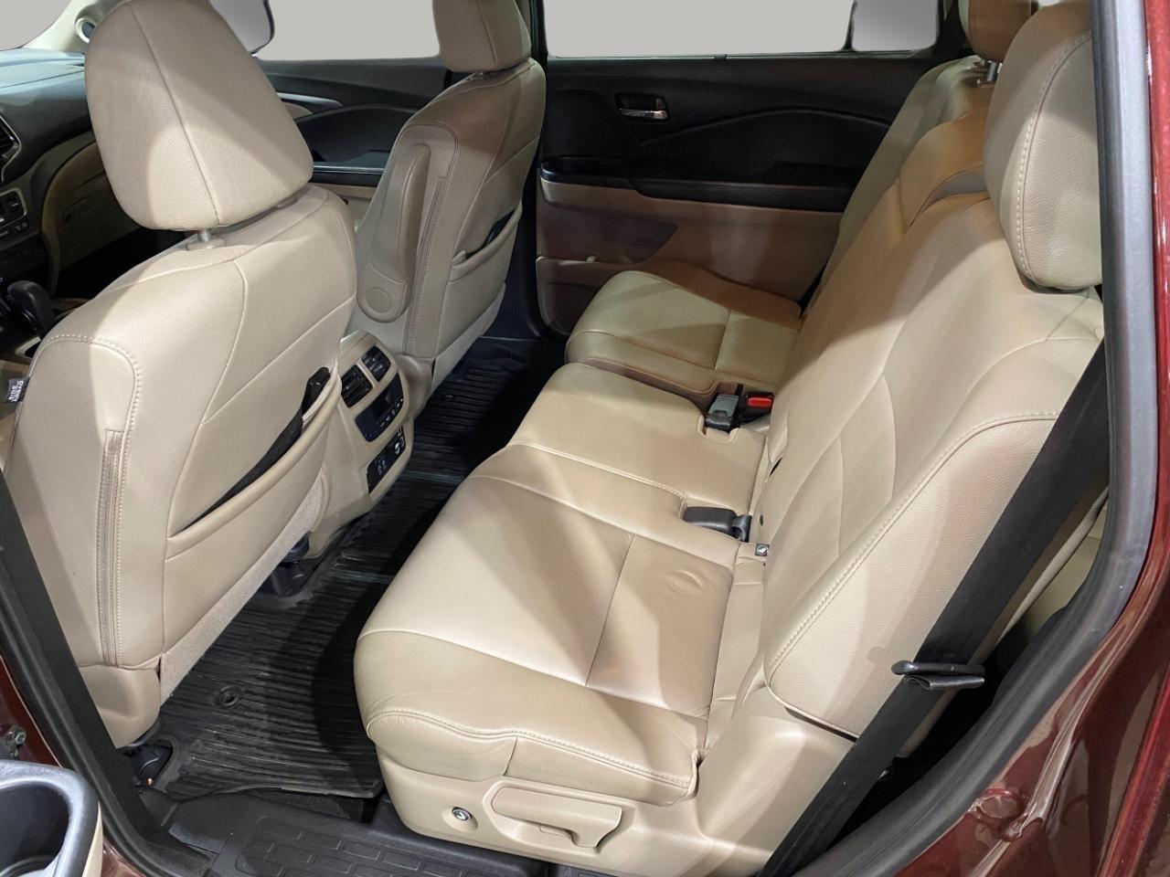 Honda Pilot EX-L w/Navigation and RES AWD 2019